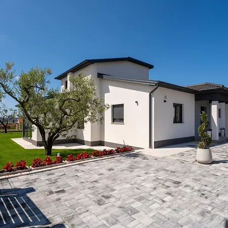Jasminka Villa *